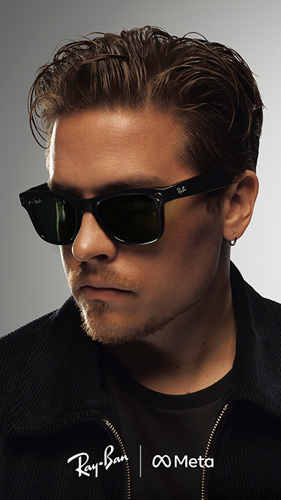 Mann mit Ray-Ban Sonnenbrille