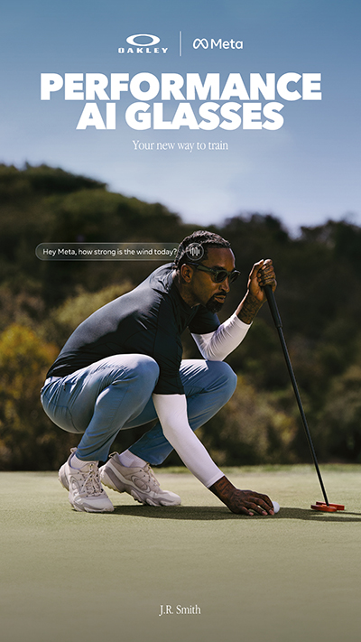 Mann mit Oakley Mete Brille beim Golfen