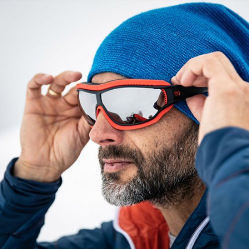 Hörgerät in Behälter